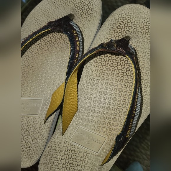 Louis Vuitton mens flip flops sandals - Picture 2 of 4